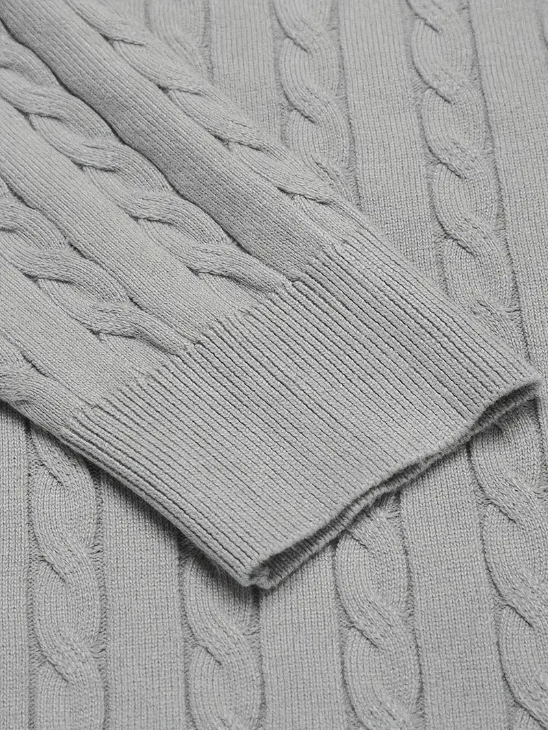 Klassischer Strickpullover